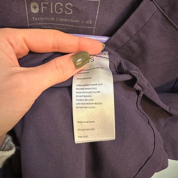 Purple scrub top - Picture 2 of 2